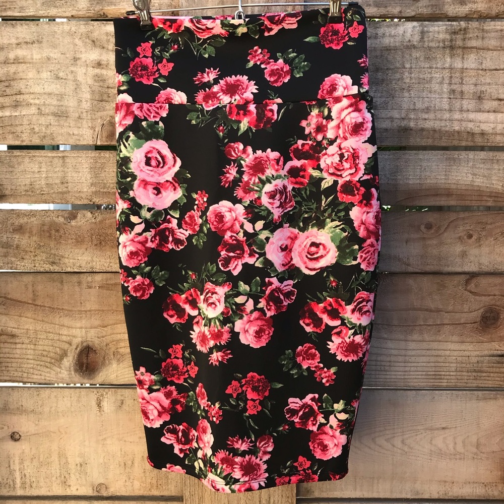 ❌SOLD❌ Floral Pencil Skirt - Picture 2 of 4